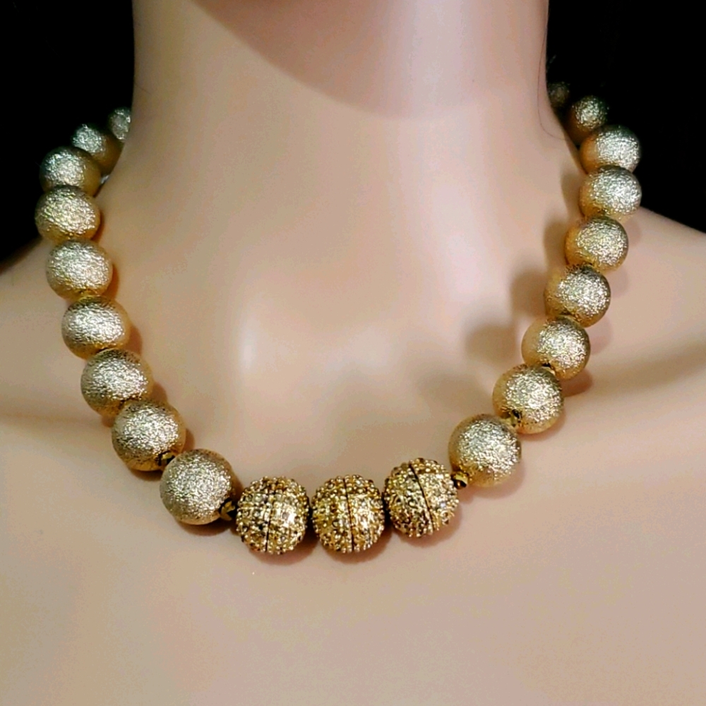 Vintage Gold Tone Beads Necklace